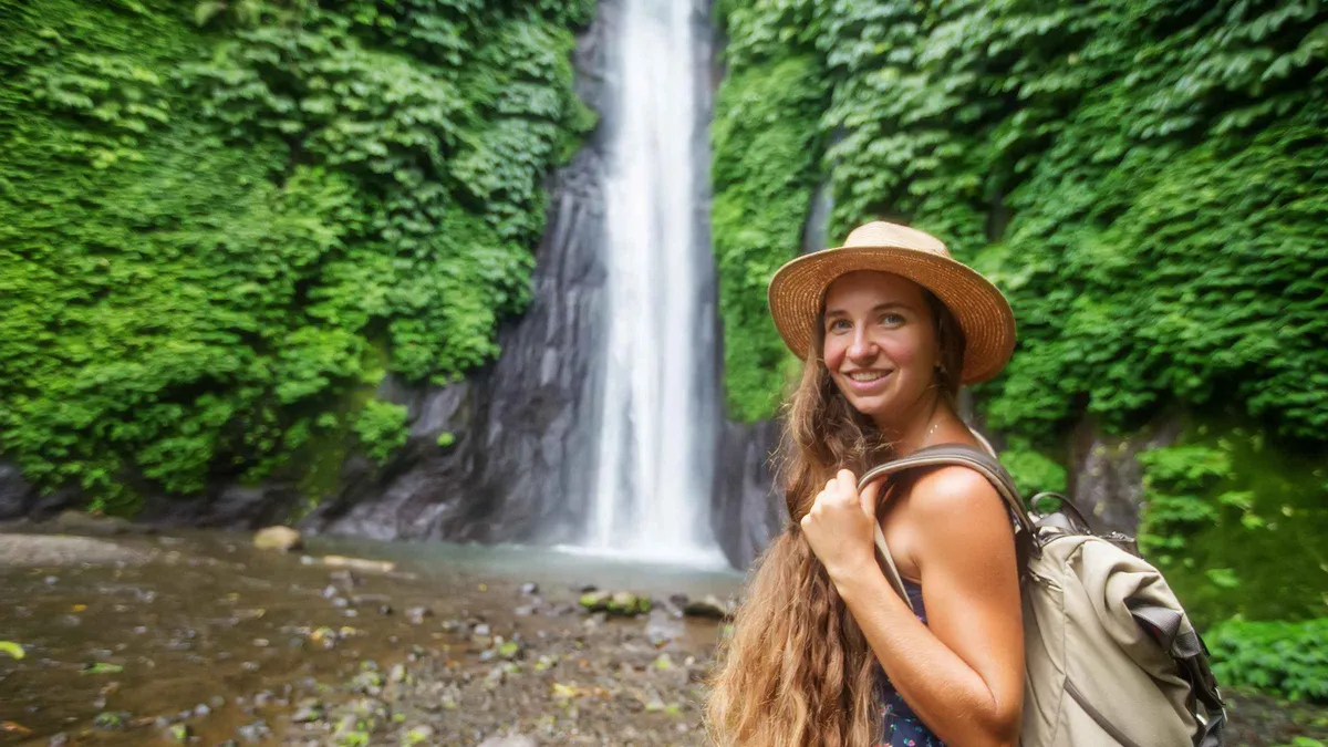 A trekker on the jungle path to Banyu Wana Amerta waterfall on a Munduk and Sekumpul waterfall tour in Bali